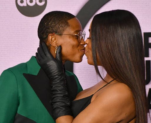 Jessica Betts and Niecy Nash attend the 2022 American Music Awards at Microsoft Theater on November 20, 2022 in Los Angeles, California. Photo: Casey Flanigan imageSPACE MediaPunch Copyright: ximageSPACEx
