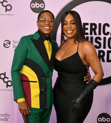 Jessica Betts and Niecy Nash attend the 2022 American Music Awards at Microsoft Theater on November 20, 2022 in Los Angeles, California. Photo: Casey Flanigan imageSPACE MediaPunch Copyright: ximageSPACEx