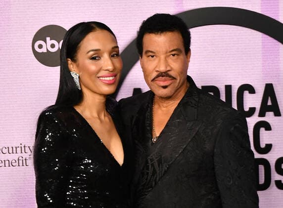 Lionel Richie, Lisa Parigi attend the 2022 American Music Awards at Microsoft Theater on November 20, 2022 in Los Angeles, California. Photo: Casey Flanigan imageSPACE MediaPunch Copyright: ximageSPACEx