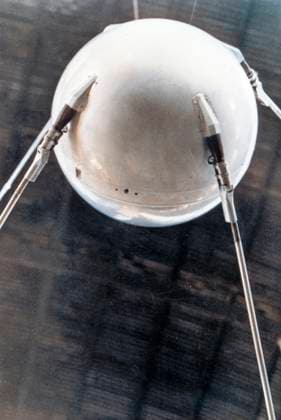 IMAGO History, Sowjetunion startet Sputnik, den ersten von Menschen gebauten Satelliten: 1957 RECORD DATE NOT STATED Sputnik 1, Russian satellite, 1957. Artist: Unknown Copyright:x?xFinexArtxImages HeritagexImagesx IMAGO ,2548206 ! ACHTUNG: AUFNAHMEDATUM GESCHÄTZT!  Copyright:?xFinexArtxImages HeritagexImagesx IMAGO