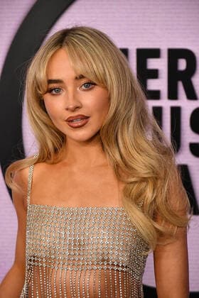 November 20, 2022, Los Angeles, CA, USA: Sabrina Carpenter attends the 2022 American Music Awards at Microsoft Theater on November 20, 2022 in Los Angeles, California. Los Angeles USA - ZUMAs181 20221120_zea_s181_592 Copyright: xImagespacex