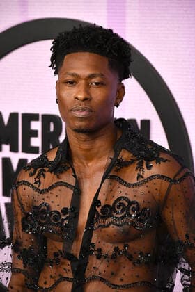 November 20, 2022, Los Angeles, CA, USA: Lucky Daye attends the 2022 American Music Awards at Microsoft Theater on November 20, 2022 in Los Angeles, California. Los Angeles USA - ZUMAs181 20221120_zea_s181_551 Copyright: xImagespacex