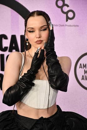 November 20, 2022, Los Angeles, CA, USA: Dove Cameron attends the 2022 American Music Awards at Microsoft Theater on November 20, 2022 in Los Angeles, California. Los Angeles USA - ZUMAs181 20221120_zea_s181_534 Copyright: xImagespacex