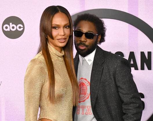 November 20, 2022, Los Angeles, CA, USA: Brent Faiyaz, Joan Smalls attend the 2022 American Music Awards at Microsoft Theater on November 20, 2022 in Los Angeles, California. Los Angeles USA - ZUMAs181 20221120_zea_s181_501 Copyright: xImagespacex