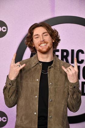 November 20, 2022, Los Angeles, CA, USA: Bailey Zimmerman attends the 2022 American Music Awards at Microsoft Theater on November 20, 2022 in Los Angeles, California. Los Angeles USA - ZUMAs181 20221120_zea_s181_485 Copyright: xImagespacex