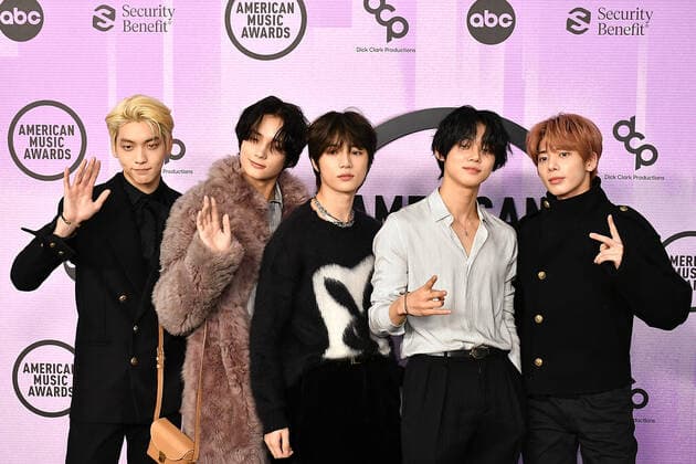 November 20, 2022, Los Angeles, CA, USA: Soobin, HueningKai, Beomgyu, Yeonjun and Taehyun of TOMORROW X TOGETHER aka TXT attends the 2022 American Music Awards at Microsoft Theater on November 20, 2022 in Los Angeles, California. Los Angeles USA - ZUMAs181 20221120_zea_s181_461 Copyright: xImagespacex