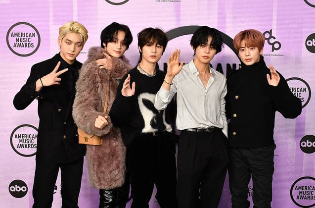 November 20, 2022, Los Angeles, CA, USA: Soobin, HueningKai, Beomgyu, Yeonjun and Taehyun of TOMORROW X TOGETHER aka TXT attends the 2022 American Music Awards at Microsoft Theater on November 20, 2022 in Los Angeles, California. Los Angeles USA - ZUMAs181 20221120_zea_s181_458 Copyright: xImagespacex