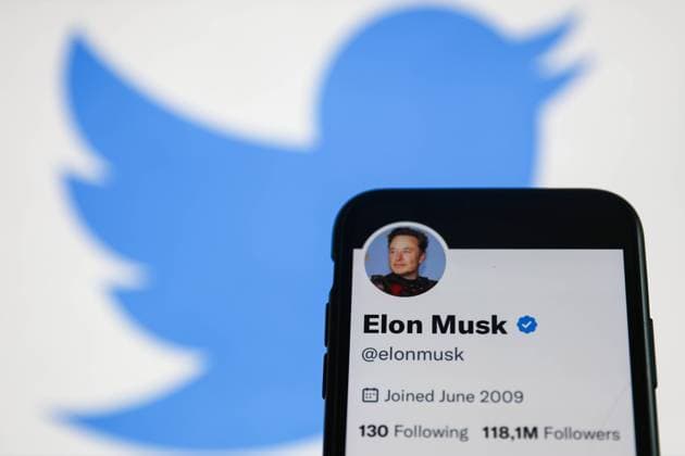 Donald Trump And Elon Musk Twitter Photo Illustrations Elon Musk Twitter account displayed on a phone screen and Twitter logo displayed on a screen in the background are seen in this illustration photo taken in Krakow, Poland on November 22, 2022. Krakow Poland  Copyright: xJakubxPorzyckix originalFilename: porzycki-donaldtr221122_npu5S.jpg