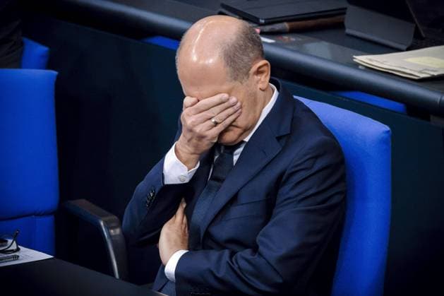 News Bilder des Tages Olaf Scholz (SPD), Bundeskanzler, aufgenommen auf der Regierungsbank im Deutschen Bundestag. Berlin, 22.11.2022 Berlin Germany *** Olaf Scholz SPD , Federal Chancellor, taken on the government bench in the German Bundestag Berlin, 22 11 2022 Berlin Germany Copyright: xThomasxTrutschel photothek.dex