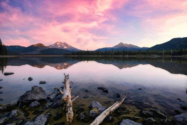Sunrise over Spark Lake in Oregon Bend, Oregon, United States CR_YJVR221121-1074216-01