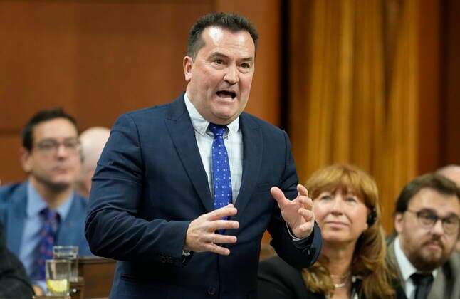 November 22, 2022, Ottawa, ON, Canada: Bloc Quo bo cois MP Alain Therrien rises during Question Period, in Ottawa, Tuesday, Nov. 22, 2022. Ottawa Canada  - ZUMAc35_ 20221122_zaf_c35_083 Copyright: xAdrianxWyldx