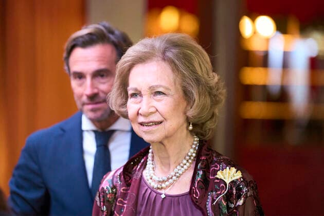 22-11-2022 Madrid Queen Sofia attend the presentation of the 37th edition of the BMW painting award and Mundo in harmony benefit concert at the royal theatre in Madrid. No Spain Â  Copyright: xPPEx