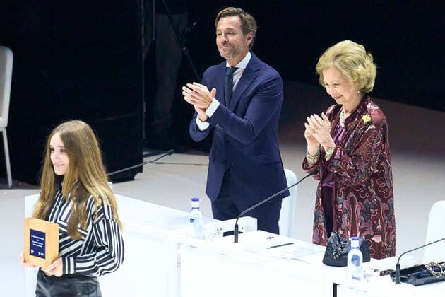 Entertainment Bilder des Tages 22-11-2022 Madrid Queen Sofia attend the presentation of the 37th edition of the BMW painting award and Mundo in harmony benefit concert at the royal theatre in Madrid. No Spain Â  Copyright: xPPEx