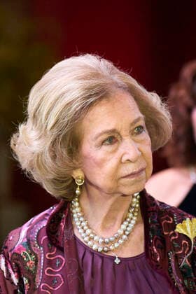 22-11-2022 Madrid Queen Sofia attend the presentation of the 37th edition of the BMW painting award and Mundo in harmony benefit concert at the royal theatre in Madrid. No Spain Â  Copyright: xPPEx