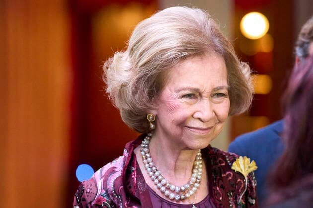 22-11-2022 Madrid Queen Sofia attend the presentation of the 37th edition of the BMW painting award and Mundo in harmony benefit concert at the royal theatre in Madrid. No Spain Â  Copyright: xPPEx