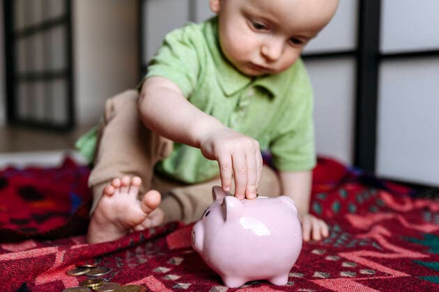 Baby boy putting coin in piggy bank model released, Symbolfoto property released, EYAF02253