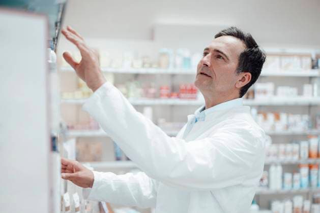 Pharmacist analyzing medicines in store model released, Symbolfoto property released, JOSEF14601