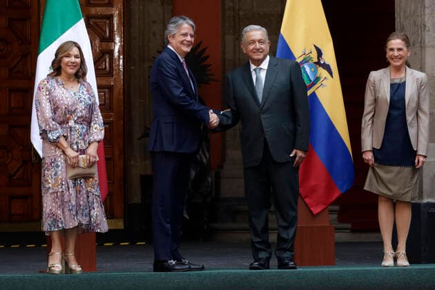 President of Ecuador Working Visit to Mexico November 24, 2022, Mexico City, Mexico: The president of Mexico, Andres Manuel Lopez Obrador and his wife Beatriz Gutierrez Muller with the president of Ecuador, Guillermo Lasso Mendoza and his wife Maria de Lourdes Alcivar during the welcoming ceremony as part of the Ecuadorian president s official visit to Mexico at the National Palace. on November 24, 2022 in Mexico City, Mexico. (Photo by Luis Barron Eyepix Group). Copyright: xLuisxBarronx xEyepixxGroupx LB_24112022_82346