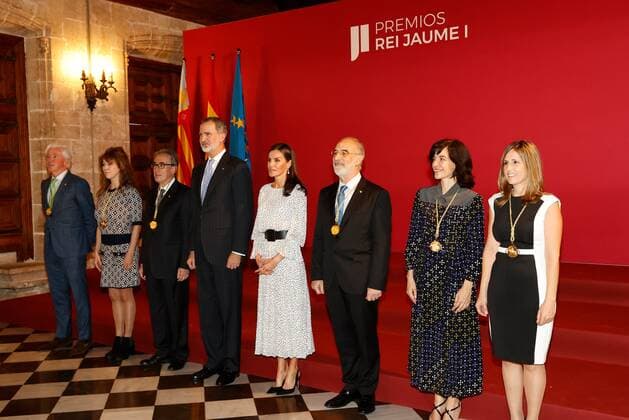 Entertainment Bilder des Tages 25-11-2022 Valencia Queen Letizia and King Felipe and Jesus Maria Sanz Serna and Marta Reynal-Querol attend the 34th King Jaume I awards ceremony in Valencia, Spain. Â  Copyright: xPPEx