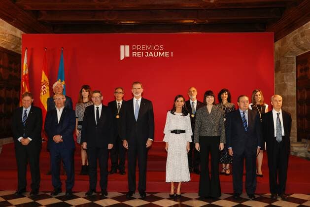 25-11-2022 Valencia Queen Letizia and King Felipe and Jesus Maria Sanz Serna and Marta Reynal-Querol attend the 34th King Jaume I awards ceremony in Valencia, Spain. Â  Copyright: xPPEx