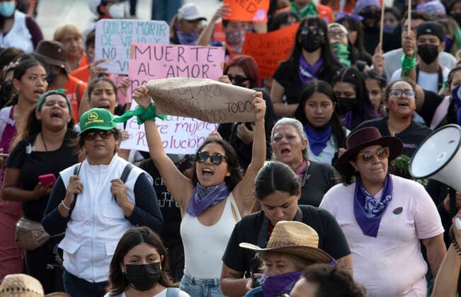 November 25, 2022, Mexico City, Mexico City, Mexico: Thousands of women participate in the commemoration of the International Day for the Disappearance of Violence Against Women in Mexico..A new study reveals that of the 81,000 women and girls intentionally killed around the world last year, more than half died at the hands of their partners or other family members. The document is a terrible reminder that violence against women and girls is one of the most widespread human rights violations in the world, the UN publishes on its November 23, 2022 page. Mexico City Mexico - ZUMAn296 20221125_zip_n296_004 Copyright: xJorgexNunezx