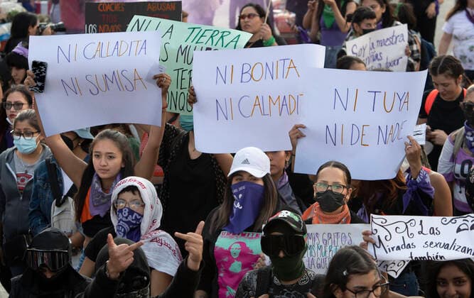 November 25, 2022, Mexico City, Mexico City, Mexico: Thousands of women participate in the commemoration of the International Day for the Disappearance of Violence Against Women in Mexico..A new study reveals that of the 81,000 women and girls intentionally killed around the world last year, more than half died at the hands of their partners or other family members. The document is a terrible reminder that violence against women and girls is one of the most widespread human rights violations in the world, the UN publishes on its November 23, 2022 page. Mexico City Mexico - ZUMAn296 20221125_zip_n296_019 Copyright: xJorgexNunezx