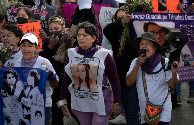November 25, 2022, Mexico City, Mexico City, Mexico: Thousands of women participate in the commemoration of the International Day for the Disappearance of Violence Against Women in Mexico..A new study reveals that of the 81,000 women and girls intentionally killed around the world last year, more than half died at the hands of their partners or other family members. The document is a terrible reminder that violence against women and girls is one of the most widespread human rights violations in the world, the UN publishes on its November 23, 2022 page. Mexico City Mexico - ZUMAn296 20221125_zip_n296_010 Copyright: xJorgexNunezx