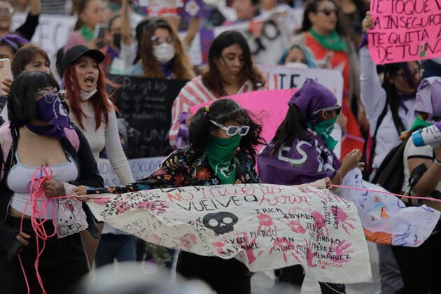 International Day For The Elimination Of Violence Against Women Mothers of victims of feminicide, relatives of disappeared persons and various feminist collectives march with banners and posters from the Angel of Independence to the Zocalo in Mexico City on the occasion of the International Day for the Elimination of Violence against Women. This day aims to prevent and eliminate violence against women and girls around the world. Mexico City Mexico City Mexico  Copyright: xGerardoxVieyrax originalFilename: vieyra-notitle221125_npd3j.jpg