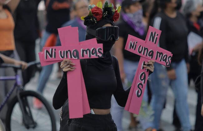 International Day For The Elimination Of Violence Against Women A member of the feminist Black Bloc holds two pink crosses in the Zocalo in Mexico City to mark the International Day for the Elimination of Violence against Women. This day aims to prevent and eliminate violence against women and girls around the world. Mexico City Mexico City Mexico  Copyright: xGerardoxVieyrax originalFilename: vieyra-notitle221125_npDqT.jpg