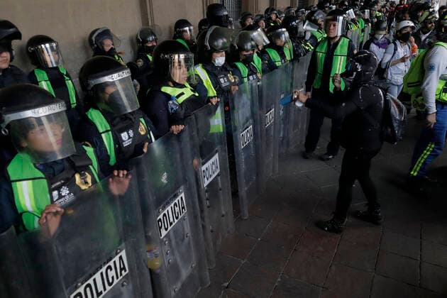 International Day For The Elimination Of Violence Against Women Police guard the Zocalo in Mexico City during the march of mothers of victims of femicides, relatives of disappeared persons and various feminist collectives on the occasion of the International Day for the Elimination of Violence against Women. This day aims to prevent and eliminate violence against women and girls around the world. Mexico City Mexico City Mexico  Copyright: xGerardoxVieyrax originalFilename: vieyra-notitle221125_npuUr.jpg