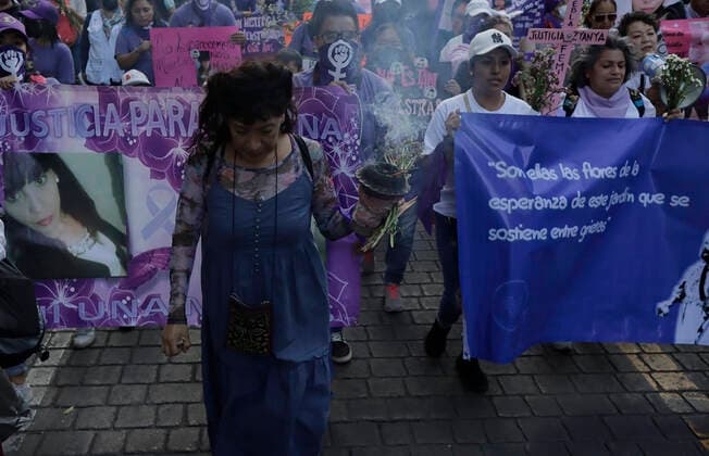 International Day For The Elimination Of Violence Against Women Mothers of victims of feminicide, relatives of disappeared persons and various feminist collectives demonstrate in the Zocalo of Mexico City on the occasion of the International Day for the Elimination of Violence against Women. This day aims to prevent and eliminate violence against women and girls around the world. Mexico City Mexico City Mexico  Copyright: xGerardoxVieyrax originalFilename: vieyra-notitle221125_npxAy.jpg