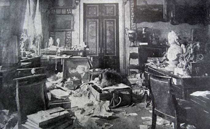 RECORD DATE NOT STATED The demolished study of Tsar Nicholas II at the Winter Palace, 1917. Copyright:x?xFinexArtxImages HeritagexImagesx IMAGO ,2671579 ! ACHTUNG: AUFNAHMEDATUM GESCHÄTZT!  Copyright:?xFinexArtxImages HeritagexImagesx IMAGO