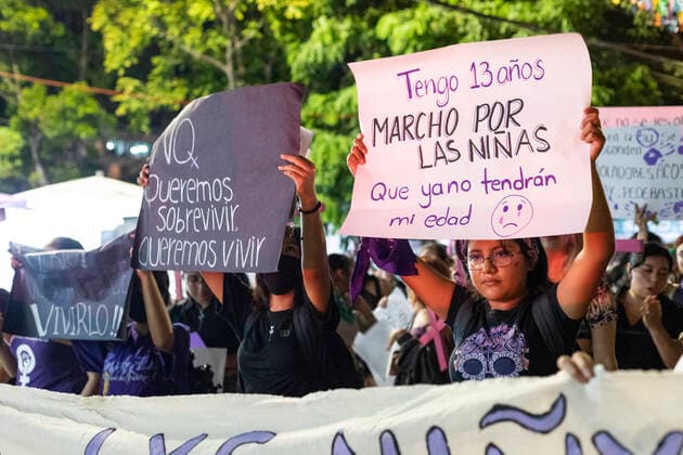 November 25, 2022, Playa del Carmen, Mexico: Women take part during a demonstration on the occasion of the International Day for the Eradication of Violence against Women at Fifth Avenue. on November 25, 2022 in Playa del Carmen, Mexico. Olaya del Carmen Mexico - ZUMAe321 20000101_zia_e321_002 Copyright: xNataliaxPescador xEyepixxGroupx