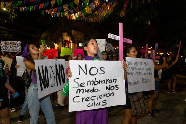 November 25, 2022, Playa del Carmen, Mexico: Women take part during a demonstration on the occasion of the International Day for the Eradication of Violence against Women at Fifth Avenue. on November 25, 2022 in Playa del Carmen, Mexico. Olaya del Carmen Mexico - ZUMAe321 20221125_zia_e321_025 Copyright: xNataliaxPescador xEyepixxGroupx