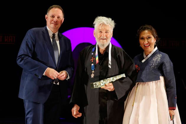 Carsten Brosda, Achim Freyer and Esther Lee at the award ceremony of the German Theater Prize Der Faust 2022 at the Düsseldorf Schauspielhaus Düsseldorf, 26 11 2022 Foto:xK.xSchulzx xFuturexImage