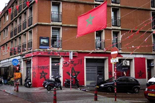 THE HAGUE Flags for the Moroccan national football team in the Schilderswijk in The Hague Where the neighborhood turns completely orange in most streets, there is also a lot of red and green, from the flag of Morocco ANP RAMON VAN FLYMEN netherlands out belgium out  Copyright: xx x458446833x originalFilename: 458446833.jpg