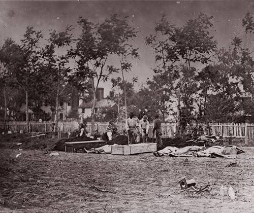 RECORD DATE NOT STATED Burial of the Dead, Fredericksburg, 1863. Creator: Andrew Joseph Russell. Copyright:xHeritagexArt HeritagexImagesx IMAGO ,2778417 ! ACHTUNG: AUFNAHMEDATUM GESCHÄTZT!  Copyright:HeritagexArt HeritagexImagesx IMAGO