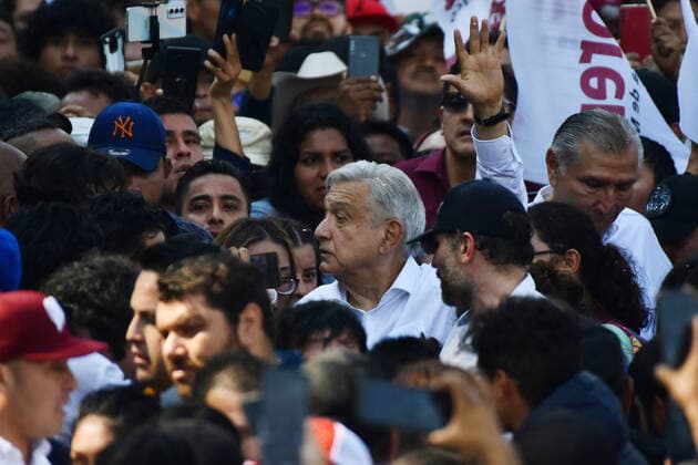 November 27, 2022, Mexico City, Mexico: Mexico s President, Andres Manuel Lopez Obrador, leads the March of Transformation in the Angel of Independence towards the Zocalo, prior to his 4th Government Report. on November 27, 2022 in Mexico City, Mexico. Mexico City Mexico - ZUMAe321 20221127_zia_e321_033 Copyright: xCarlosxTischler xEyepixxGroupx