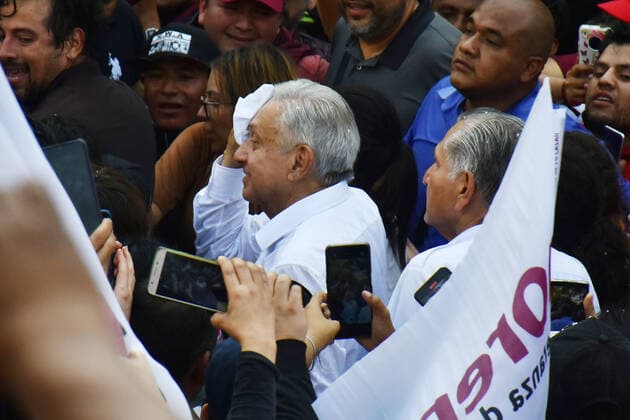 November 27, 2022, Mexico City, Mexico: Mexico s President, Andres Manuel Lopez Obrador, leads the March of Transformation in the Angel of Independence towards the Zocalo, prior to his 4th Government Report. on November 27, 2022 in Mexico City, Mexico. Mexico City Mexico - ZUMAe321 20221127_zia_e321_044 Copyright: xCarlosxTischler xEyepixxGroupx