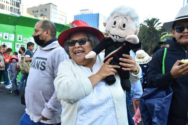 November 27, 2022, Mexico City, Mexico: Persons join during the March of Transformation in support of the Mexican President Andres Manuel Lopez Obrador at the Angel of Independence towards the Zocalo, prior to Lopez Obrador 4th Government Report. on November 27, 2022 in Mexico City, Mexico. Mexico City Mexico - ZUMAe321 20221127_zia_e321_057 Copyright: xCarlosxTischler xEyepixxGroupx