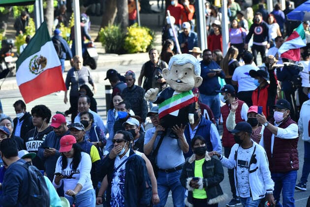 November 27, 2022, Mexico City, Mexico: Persons join during the March of Transformation in support of the Mexican President Andres Manuel Lopez Obrador at the Angel of Independence towards the Zocalo, prior to Lopez Obrador 4th Government Report. on November 27, 2022 in Mexico City, Mexico. Mexico City Mexico - ZUMAe321 20221127_zia_e321_059 Copyright: xCarlosxTischler xEyepixxGroupx