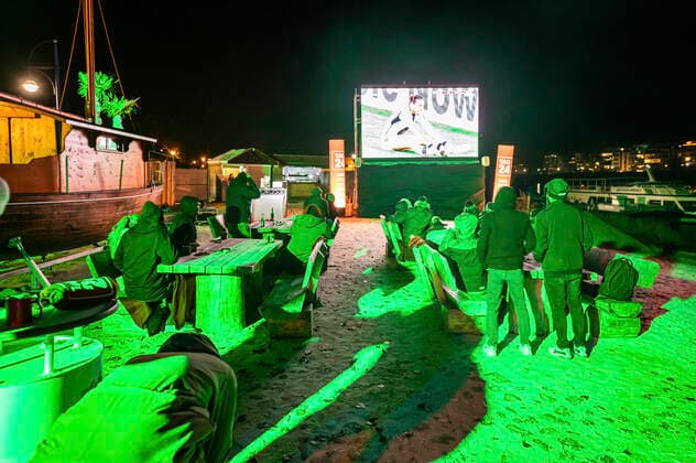 Public Viewing of the news portal TAG24 at the beach bar Magdeburg About 70 fans watch at 3 degrees Celsius and with mulled wine the game Spain against Germany 1 1 of the FIFA World Cup 2022 in Qatar Magdeburg, 27 11 2022 Foto:xM.xPatzigx xFuturexImage
