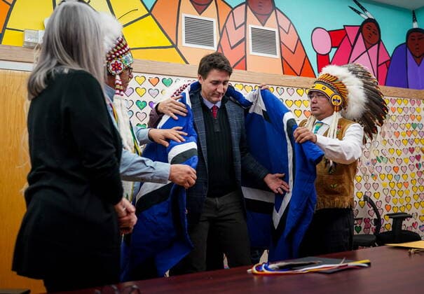 November 28, 2022, James Smith Cree Nation, SK, Canada: Prime Minister Justin Trudeau, middle receives a blanket from Chakastaypasin Chief Calvin Sanderson, left, and James Smith Cree Nation Chief Wally Burns, right, at James Smith Cree Nation, Sask., on Monday, November 28, 2022. James Smith Cree Nation Canada - ZUMAc35_ 20221128_zaf_c35_098 Copyright: xHeywoodxYux