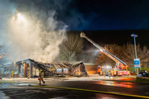 Bilder des Jahres, News 11 November News Themen der Woche KW48 News Bilder des Tages 29.11.2022,Berlin,GER, - Großbrand in einem Supermarkt im Berliner Stadtteil Friedrichshagen. . *** 29 11 2022,Berlin,GER, Major fire in a supermarket in the Friedrichshagen district of Berlin.