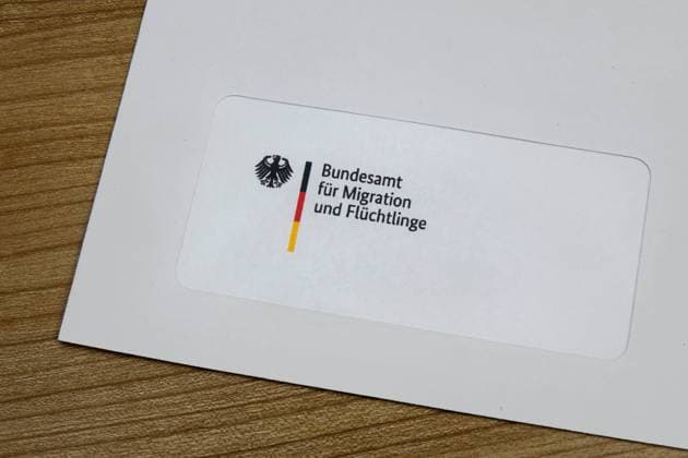 Bundesamt für Migration und Flüchtlinge Bundesamt für Migration und Flüchtlinge, 28.11.2022, Borkwalde, Brandenburg, In einem Brieffenster befindet sich der Schriftzug Bundesamt für Migration und Flüchtlinge. *** Federal Office for Migration and Refugees Federal Office for Migration and Refugees, 28 11 2022, Borkwalde, Brandenburg, In a letter window is the writing Federal Office for Migration and Refugees