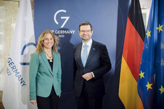 News Themen der Woche KW48 (R-L) Marco Buschmann (FDP), Bundesminister der Justiz, und Katja Keul (Buendnis 90 Die Gruenen), Staatsministerin fuer internationale Kulturpolitik im Auswaertigen Amt, aufgenommen im Rahmen des Treffens der G7 Justizminister in Berlin, 29.11.2022. Zum ersten Mal ueberhaupt kommen die Justizminister im Format der G7 zusammen. Themenschwerpunkt ist der Krieg in der Ukraine und die Ermittlungen der voelkerstrafrechtlichen Kernverbrechen. Berlin Germany *** R L Marco Buschmann FDP , Federal Minister of Justice, and Katja Keul Buendnis 90 Die Gruenen , Minister of State for International Cultural Policy at the Federal Foreign Office, recorded at the meeting of the G7 Justice Ministers in Berlin, 29 11 2022 For the first time ever, the Justice Copyright: xThomasxTrutschelx