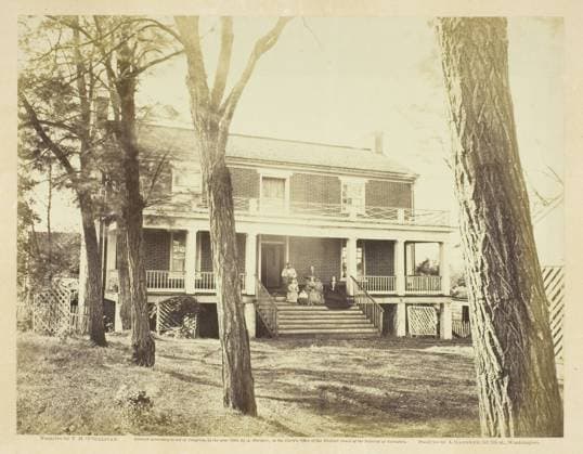 RECORD DATE NOT STATED McLean s House, Appomattox Court-House, Virginia, April 1865. Creator: Alexander Gardner. Copyright:xexterior,aoxarxlivre,edif?cio,f?mea,mulheres,mulher,povos,macho,corte,homem,homens,arquitetura,artes,pa?s,balc?o,balc?es,lei,arte,guy,Virg?nia,fotografia,veranda,verandah,guerra,posi??o,s?culo,galeria,porch,cortexdexlei,conceito,batalha,B&W,tribunal,galeriaxdexarte,rendi??o,EstadosxUnidosxDexAmeri,Caracter?sticaxArchitectural,1?xs?culo,render-se,pretox&xbranco,pretoxexbranco,B W,c?piaxdoxalbumen,GuerraxCivilxAmericana,Appomattox,cortexdexlei,d?cimoxnonoxs?culo,Americano,Am?rica,EUA,photograph,UlyssesxSimpsonxGrant,Grant,RobertxExLee,Lee,GeneralxRobertxExLee,GeneralxLee,ArtxInstitutexofxChicago,McLean,UlisesxGrant,artxcentre,UlyssesxSimpson,U Copyright:exterior,aoxarxlivre,edif?cio,f?mea,mulheres,mulher,povos,macho,corte,homem,homens,arquitetura,artes,pa?s,balc?o,balc?es,lei,arte,guy,Virg?nia,fotografia,veranda,verandah,guerra,posi??o,s?cu