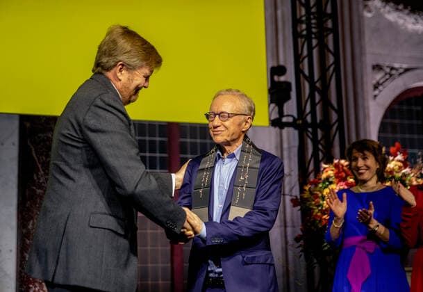 29-11-2022 Amsterdam King Willem-Alexander at the award ceremony of the Erasmus Prize, 150.000,-- euro to the Israeli writer David Grossman (Jerusalem, 1954) in the Royal Palace of Amsterdam. This year theme is Connectors in a Divided World. Â  Copyright: xPPEx