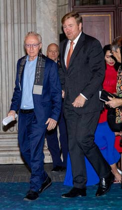 29-11-2022 Amsterdam King Willem-Alexander at the award ceremony of the Erasmus Prize, 150.000,-- euro to the Israeli writer David Grossman (Jerusalem, 1954) in the Royal Palace of Amsterdam. This year theme is Connectors in a Divided World. Â  Copyright: xPPEx