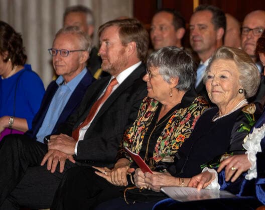 29-11-2022 Amsterdam King Willem-Alexander with Princess Beatrix at the award ceremony of the Erasmus Prize, 150.000,-- euro to the Israeli writer David Grossman (Jerusalem, 1954) in the Royal Palace of Amsterdam. This year theme is Connectors in a Divided World. Â  Copyright: xPPEx